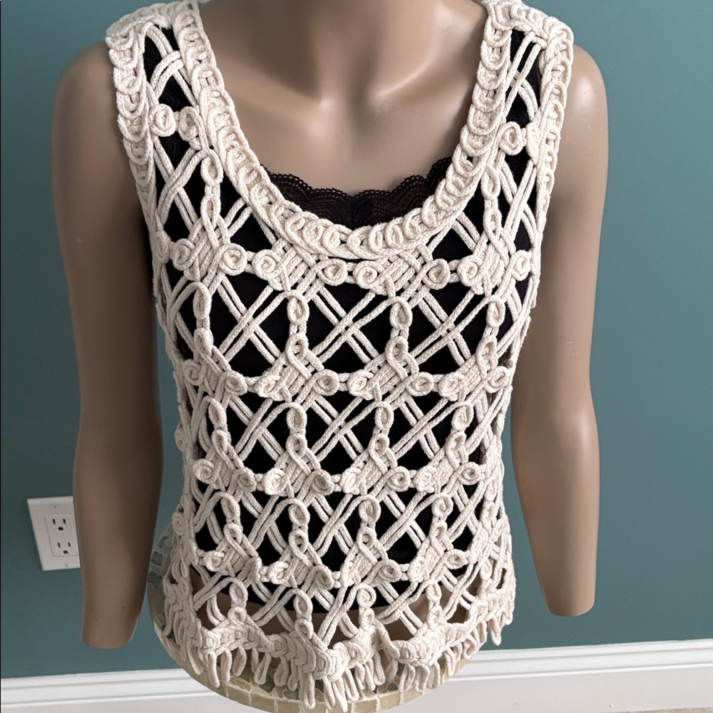 DKNY EYE CATCHING CROCHET TANK